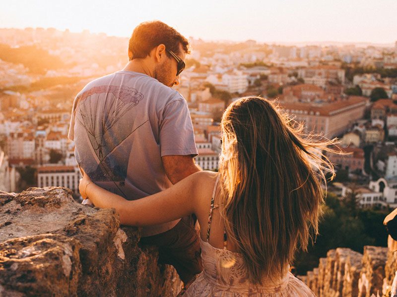 couple-in-sunlight